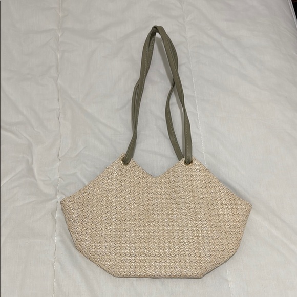 ✨5 for $10 sale✨ Woven Look Tote with Olive Green Straps - Picture 1 of 16